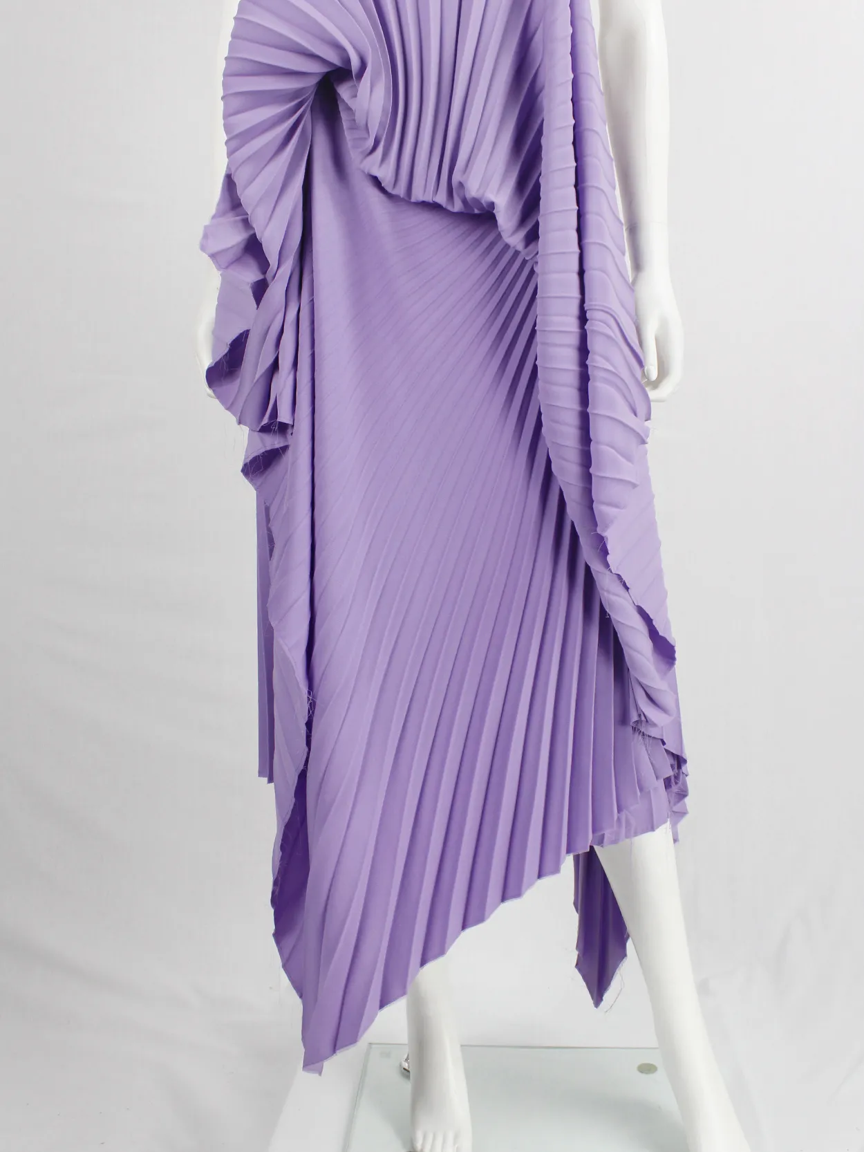 A.F. Vandevorst purple draped backless dress with accordeon pleats — spring 2008