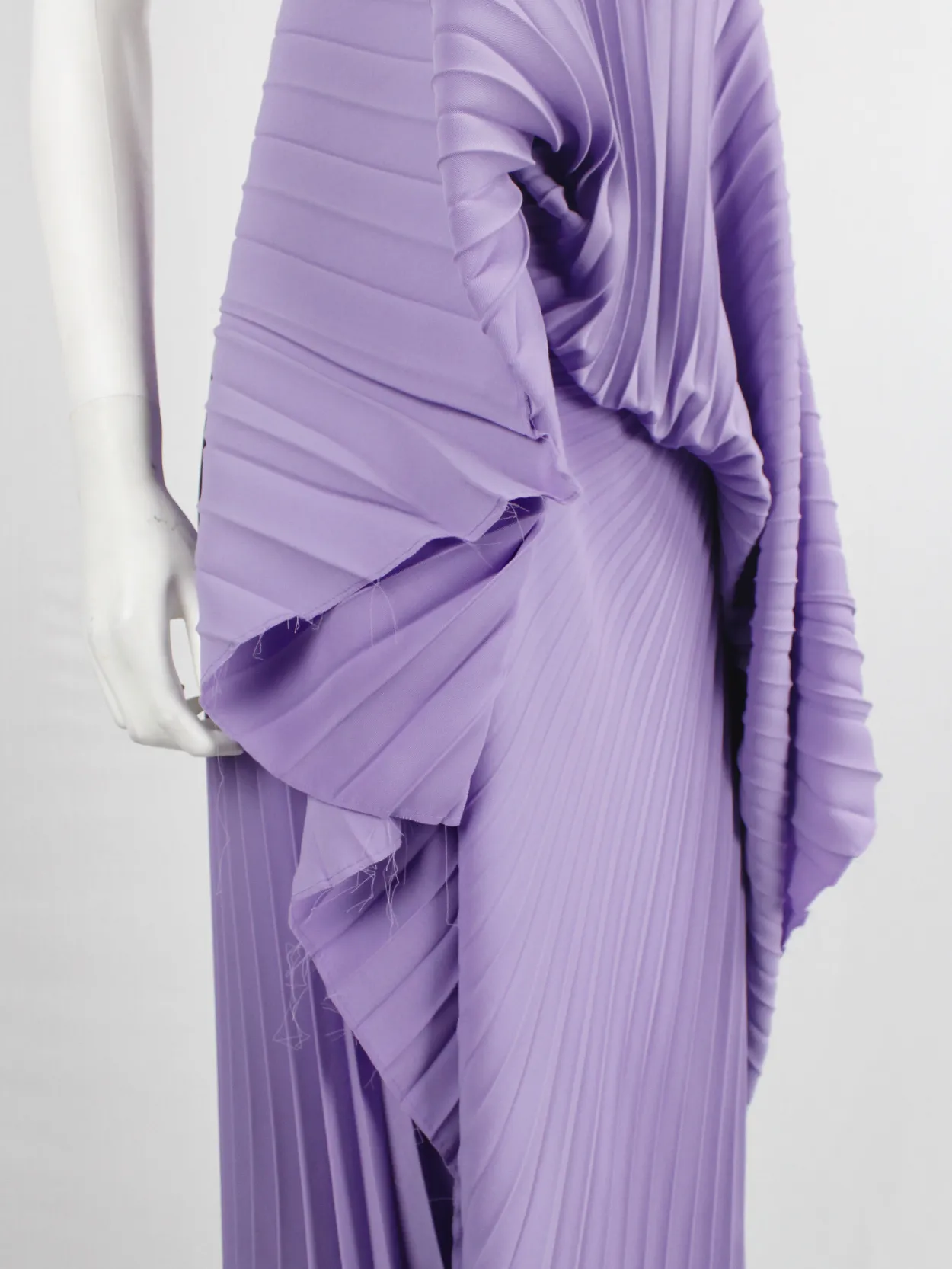 A.F. Vandevorst purple draped backless dress with accordeon pleats — spring 2008