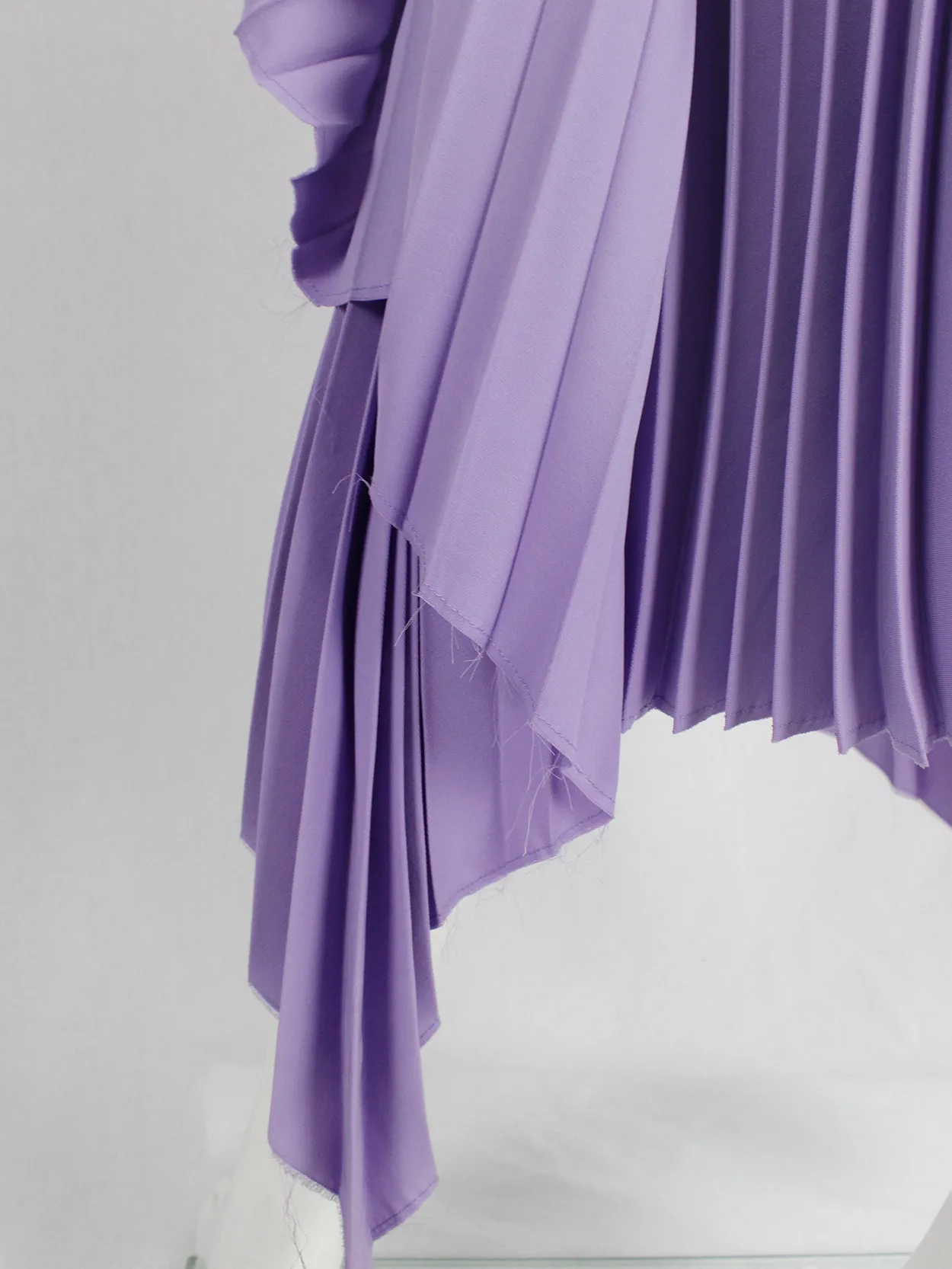 A.F. Vandevorst purple draped backless dress with accordeon pleats — spring 2008