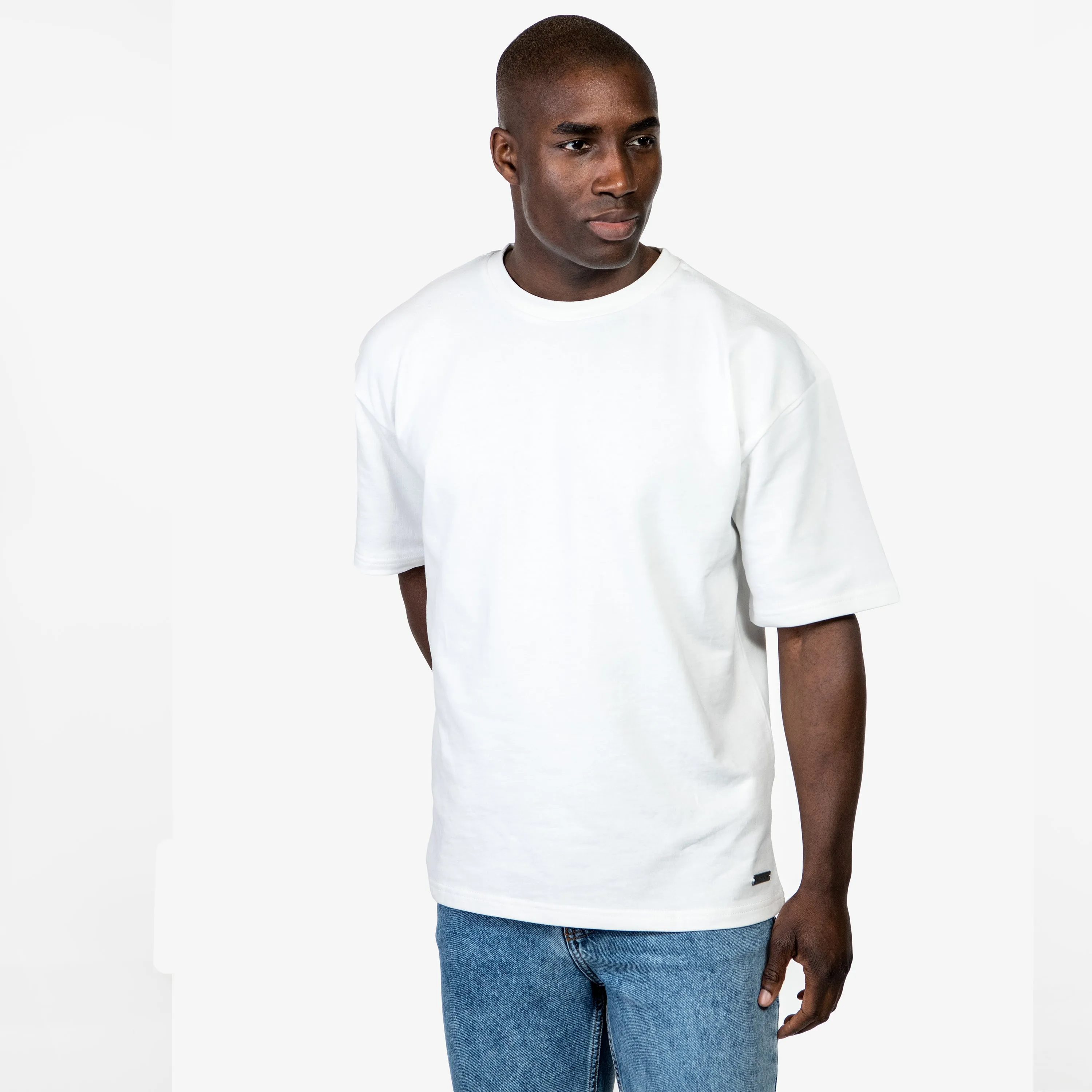 BASIC WHITE TEE